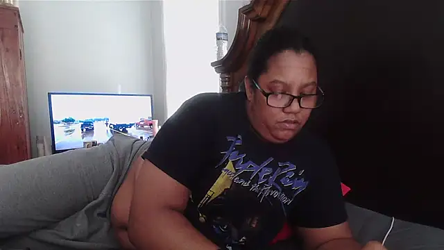 Snapshot of ebonyred chatting on February 20, 2025, 6:13 pm ebonyred online show from February 20, 2025, 6:13 pm