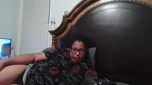 ebonyred online show from November 27, 2025, 2:57 am