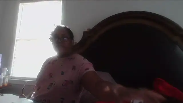 ebonyred online show from April 10, 2026, 1:38 pm