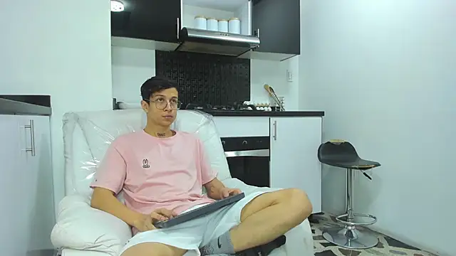 Snapshot of AgarEvans chatting on December 15, 2024, 5:45 am AgarEvans online show from December 15, 2024, 5:45 am