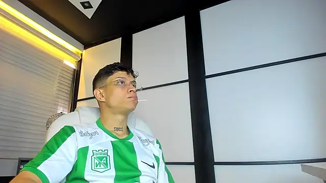 Snapshot of AgarEvans chatting on December 27, 2024, 1:50 pm AgarEvans online show from December 27, 2024, 1:50 pm