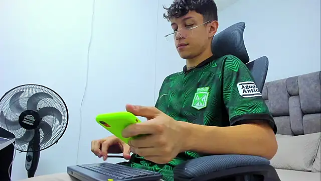 Snapshot of AgarEvans chatting on January 13, 2025, 3:56 am AgarEvans online show from January 13, 2025, 3:56 am