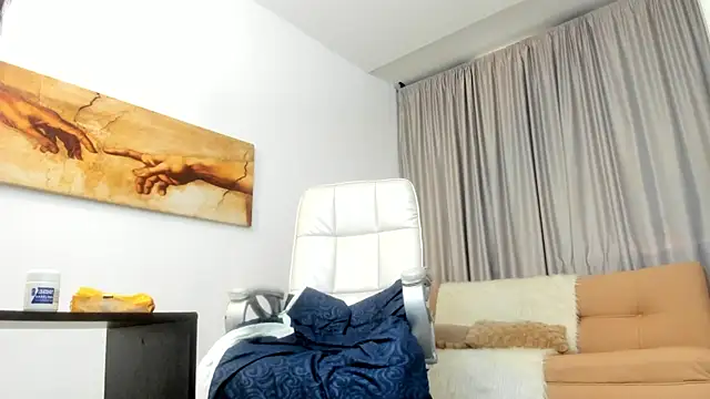 mariiana murillo01 online show from October 19, 2025, 4:29 pm