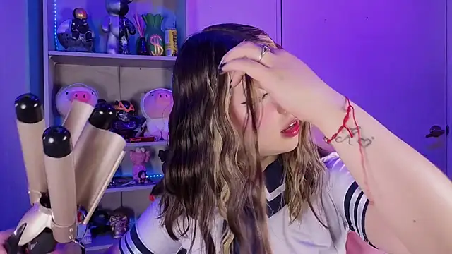 EmilyMiller  online show from October 17, 2025, 5:26 pm