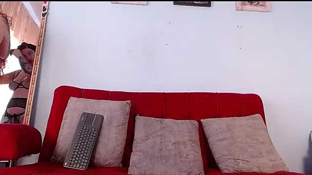 Snapshot of Tamararios chatting on October 17, 2025, 5:37 pm Tamararios online show from October 17, 2025, 5:37 pm