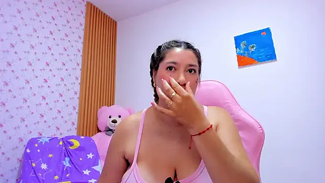 Soyqueen online show from May 20, 2026, 4:07 am