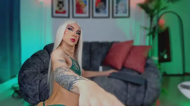 Snapshot of Taylor__foxxx chatting on September 20, 2025, 4:57 am Taylor foxxx online show from September 20, 2025, 4:57 am