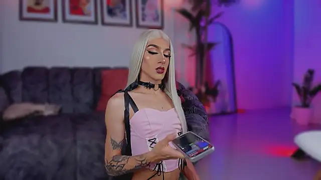 Taylor  foxxx online show from October 21, 2025, 4:57 am