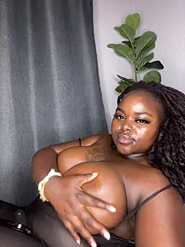 Honeycoco0211 online show from October 5, 2025, 4:00 am