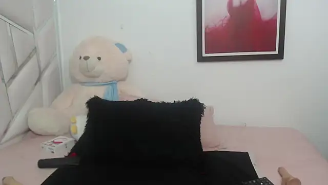 Snapshot of celestesouzalatin chatting on January 6, 2025, 9:43 pm celestesouzalatin online show from January 6, 2025, 9:43 pm