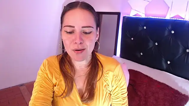 camila delarosa online show from October 31, 2025, 6:09 pm