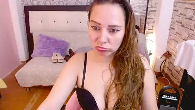 camila delarosa online show from March 13, 2026, 6:58 pm