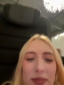 Snapshot of Crayzy_Luv chatting on November 1, 2025, 12:51 pm Crayzy Luv online show from November 1, 2025, 12:51 pm