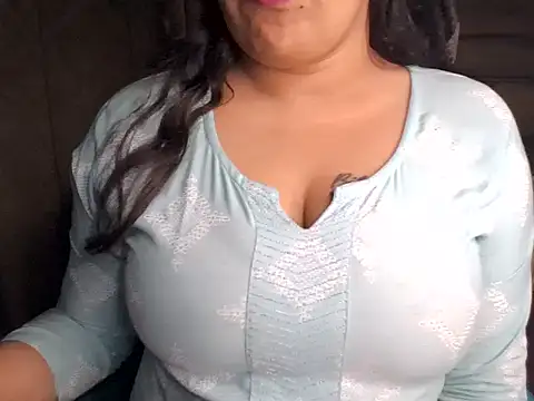 Trezza online show from November 13, 2025, 2:43 am