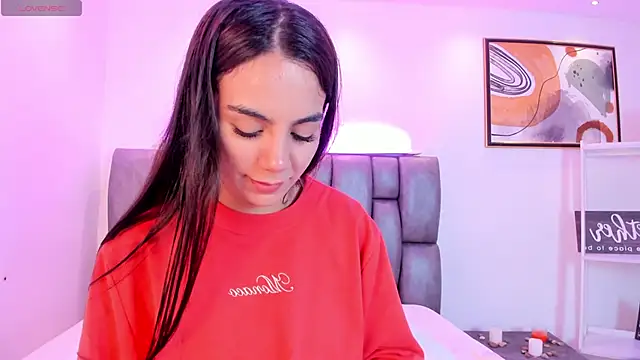 martina mancini online show from November 24, 2025, 12:49 pm