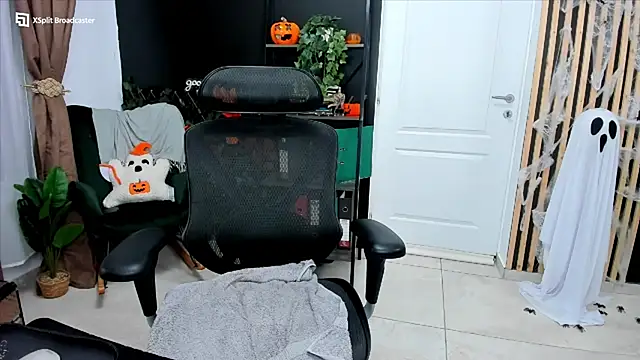 fireflowers  online show from October 31, 2025, 10:11 pm