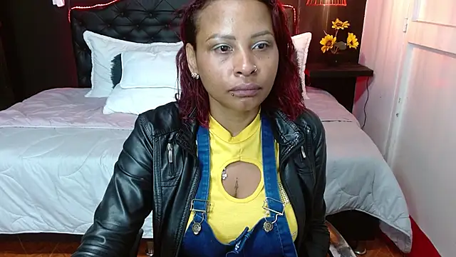 Snapshot of Dominik_girl chatting on February 5, 2025, 2:08 am Dominik girl online show from February 5, 2025, 2:08 am