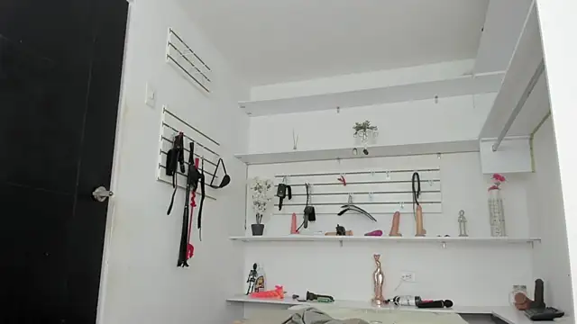 Alejandra Dunn online show from October 5, 2025, 1:42 pm