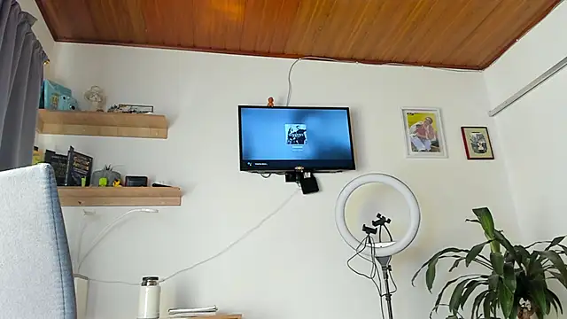 manucute 23  online show from November 3, 2025, 5:36 pm