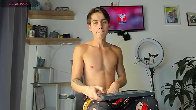 manucute 23  online show from November 24, 2025, 3:23 pm