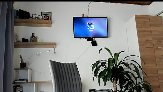 manucute 23  online show from April 5, 2026, 4:48 pm