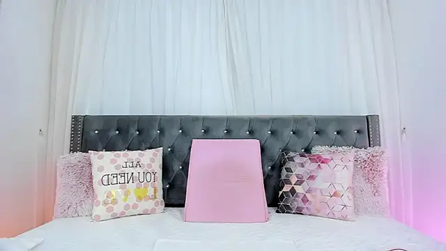 IsabellaJames online show from October 30, 2025, 12:06 pm