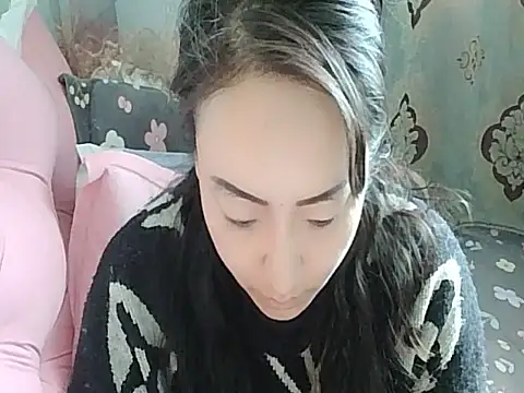 Snapshot of Xylona666 chatting on February 6, 2025, 9:32 am Xylona666 online show from February 6, 2025, 9:32 am