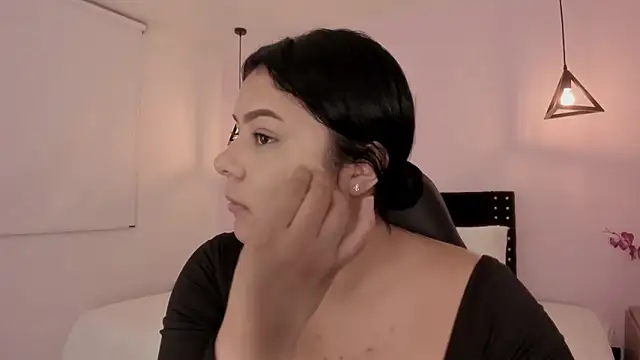 Oriana Guzman online show from September 30, 2025, 12:59 am