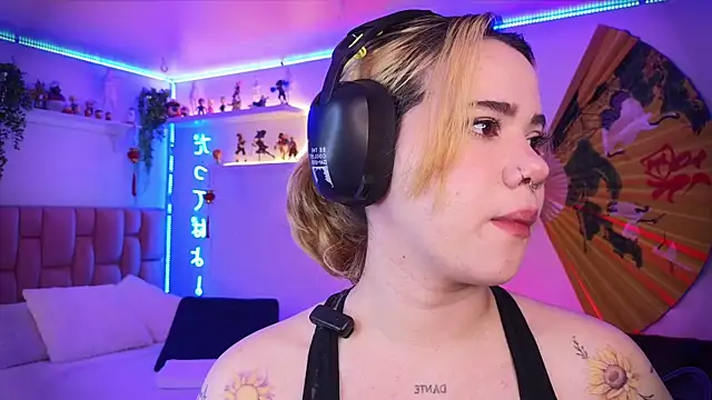 albaismynameX online show from December 16, 2025, 12:21 pm