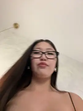 Snapshot of Aiko_Yumi chatting on February 25, 2025, 4:21 pm Aiko Yumi online show from February 25, 2025, 4:21 pm