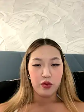 Aiko Yumi online show from November 26, 2025, 10:00 pm