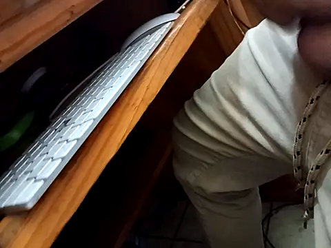 Snapshot of AlanDickson chatting on November 3, 2025, 2:29 pm AlanDickson online show from November 3, 2025, 2:29 pm