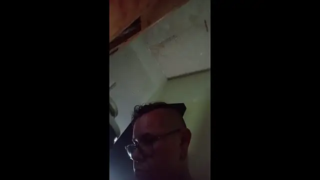 Snapshot of AlanDickson chatting on November 4, 2025, 10:14 am AlanDickson online show from November 4, 2025, 10:14 am