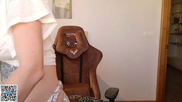 Snapshot of Neko_Kimiko chatting on October 10, 2025, 10:47 am Neko Kimiko online show from October 10, 2025, 10:47 am