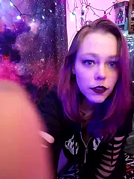 EverlyEster online show from January 30, 2025, 10:19 am