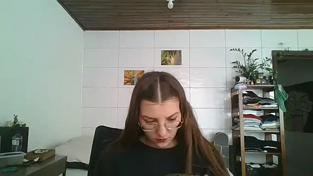 SweetyBabyDemon online show from October 10, 2025, 1:32 pm