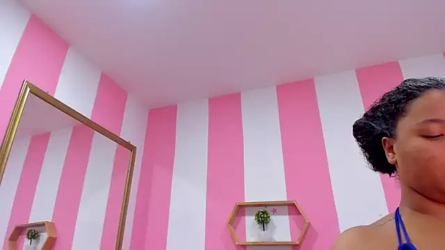 ISABELLA 020 online show from October 24, 2025, 1:29 pm