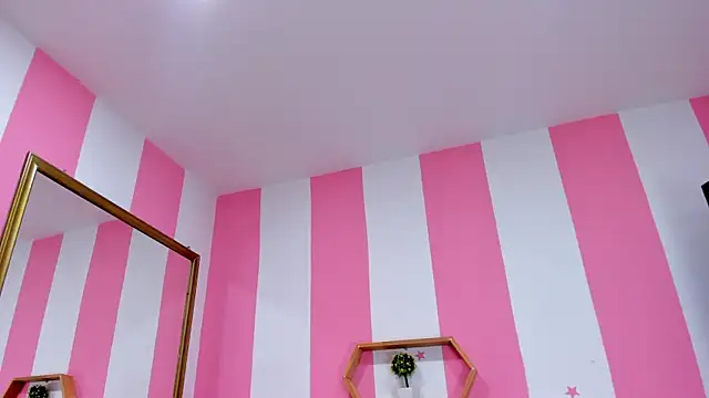 ISABELLA 020 online show from October 31, 2025, 1:34 pm