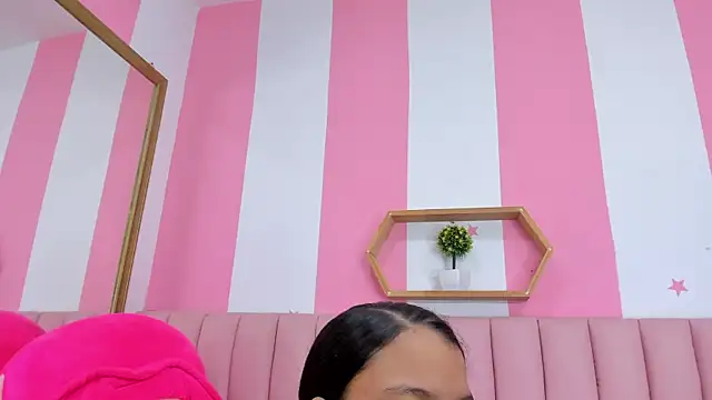 ISABELLA 020 online show from December 3, 2025, 12:47 pm