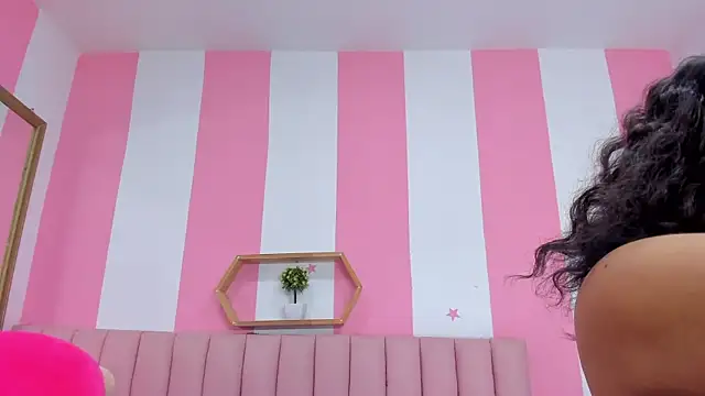 ISABELLA 020 online show from February 4, 2026, 12:33 pm