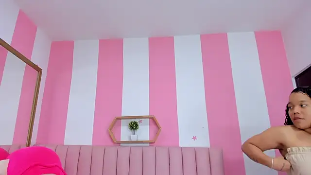 ISABELLA 020 online show from April 15, 2026, 7:58 pm