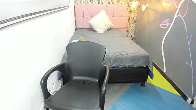 EmmaaEvans  online show from January 17, 2025, 11:59 am