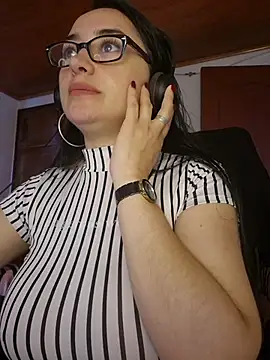 preetypeach online show from October 30, 2025, 9:26 pm