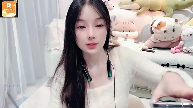 AKiKi711 online show from October 19, 2025, 4:29 pm