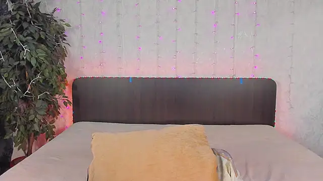 Snapshot of Milana_Crystal_ chatting on December 3, 2024, 11:11 am Milana Crystal online show from December 3, 2024, 11:11 am