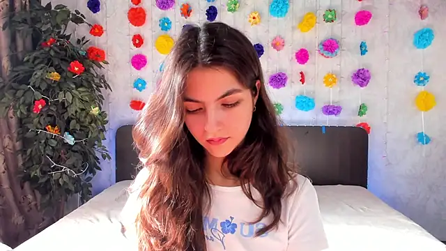 Snapshot of Milana_Crystal_ chatting on March 14, 2025, 8:21 am Milana Crystal online show from March 14, 2025, 8:21 am