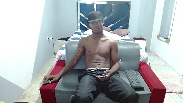 Snapshot of MiguelAngelxl chatting on October 27, 2025, 4:44 pm MiguelAngelxl online show from October 27, 2025, 4:44 pm