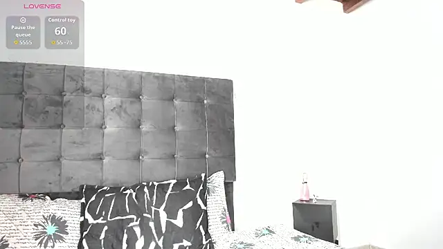 Kylie2211 online show from November 13, 2025, 5:45 pm