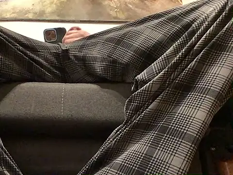 Snapshot of Hebrewhammers42 chatting on January 1, 2025, 10:03 pm Hebrewhammers42 online show from January 1, 2025, 10:03 pm