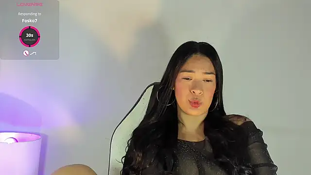 Snapshot of bella_hadid1_ chatting on February 8, 2025, 11:44 am bella hadid1  online show from February 8, 2025, 11:44 am